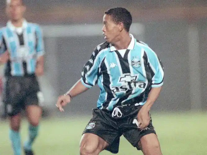 不仅吸引了 不仅吸引了